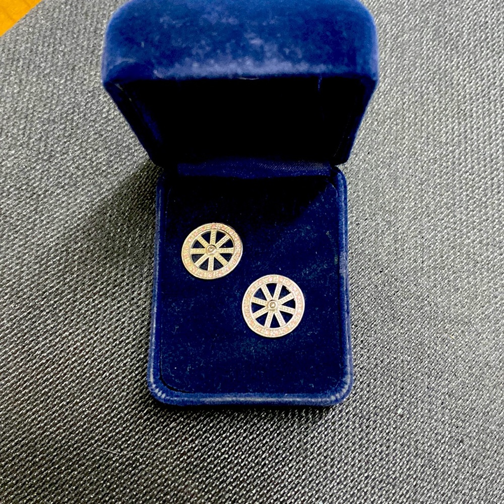 Montana Silversmiths wagon wheel earrings